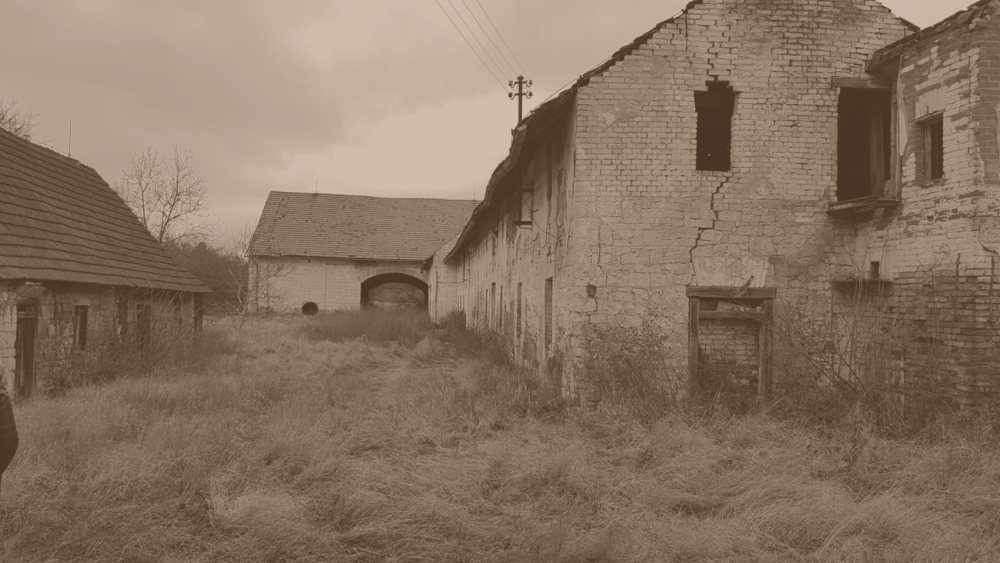 Tři sestry, jeden statek a desetiletí křivd